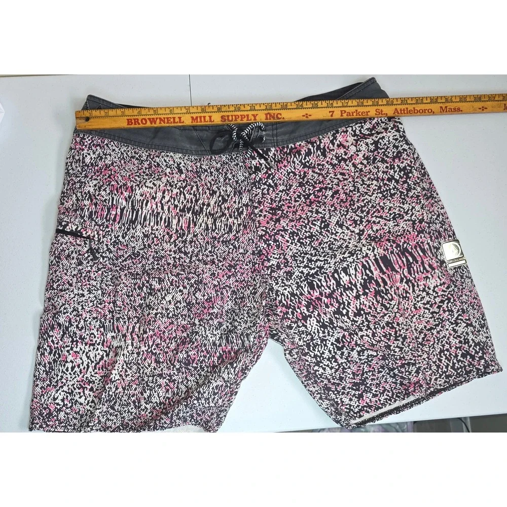 Volcom ModTech Board Shorts Mens 38 Pink Black Abstract Static Print Swim Trunks
